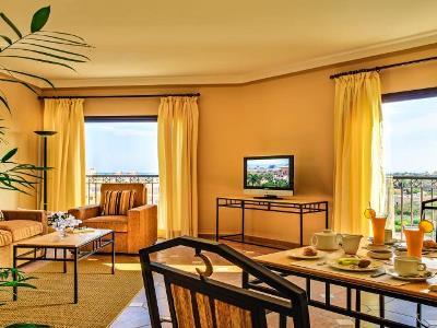 Jaz Neo Ivory Apartahotel
